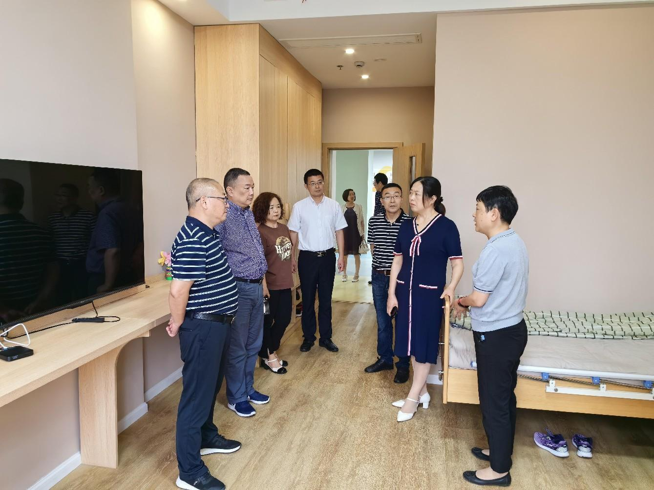 五通桥区人大常委会调研养老服务工作 第 4 张